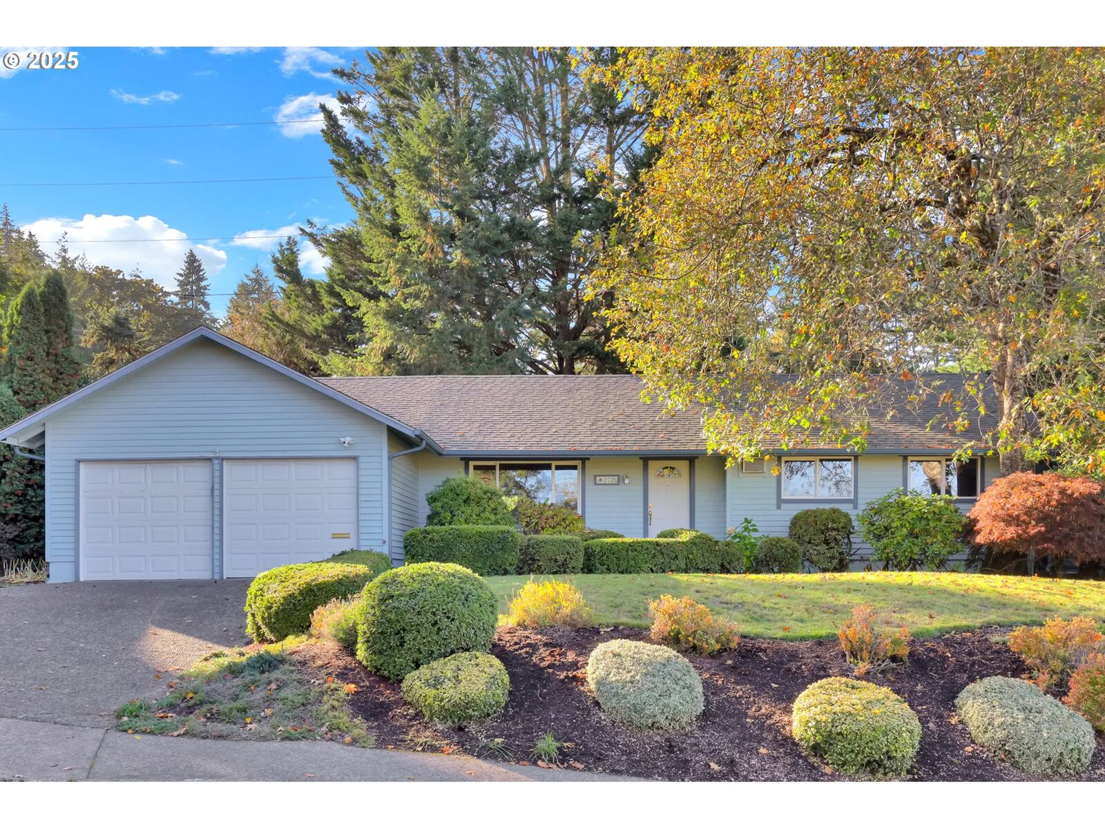 Property Photo: 2720 Fillmore St OR 97405