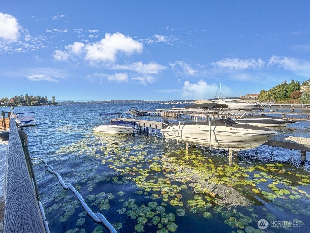 Property Photo:  4561  Lake Washington Boulevard NE 303  WA 98033 