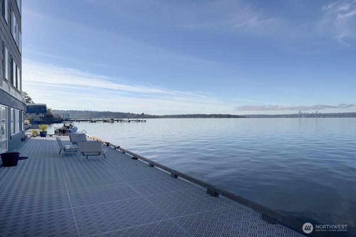 Property Photo: 733 Lake Street S 312 WA 98033