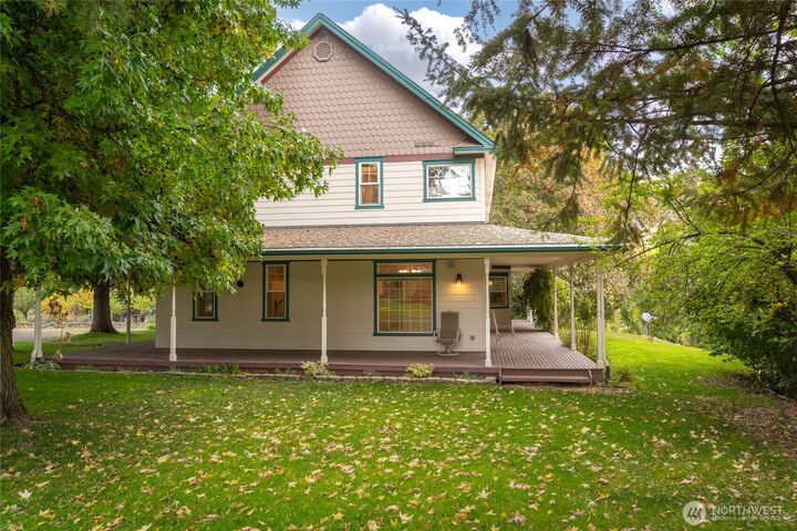 Property Photo: 6005 Sunset Highway WA 98815