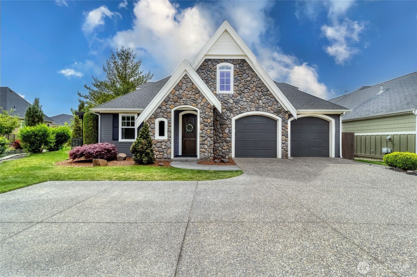 Property Photo:  711 SE Pheasant Run  WA 99324
