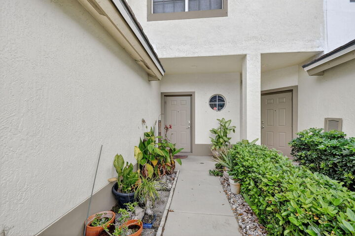 Property Photo:  7614 Sonesta Shores Drive  FL 33463
