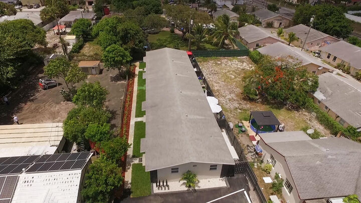 Property Photo: 1216 N 16th Avenue N 10 FL 33460