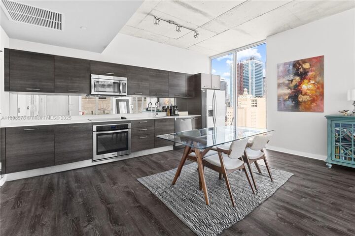 Property Photo: 151 SE 1st St 1402 FL 33131