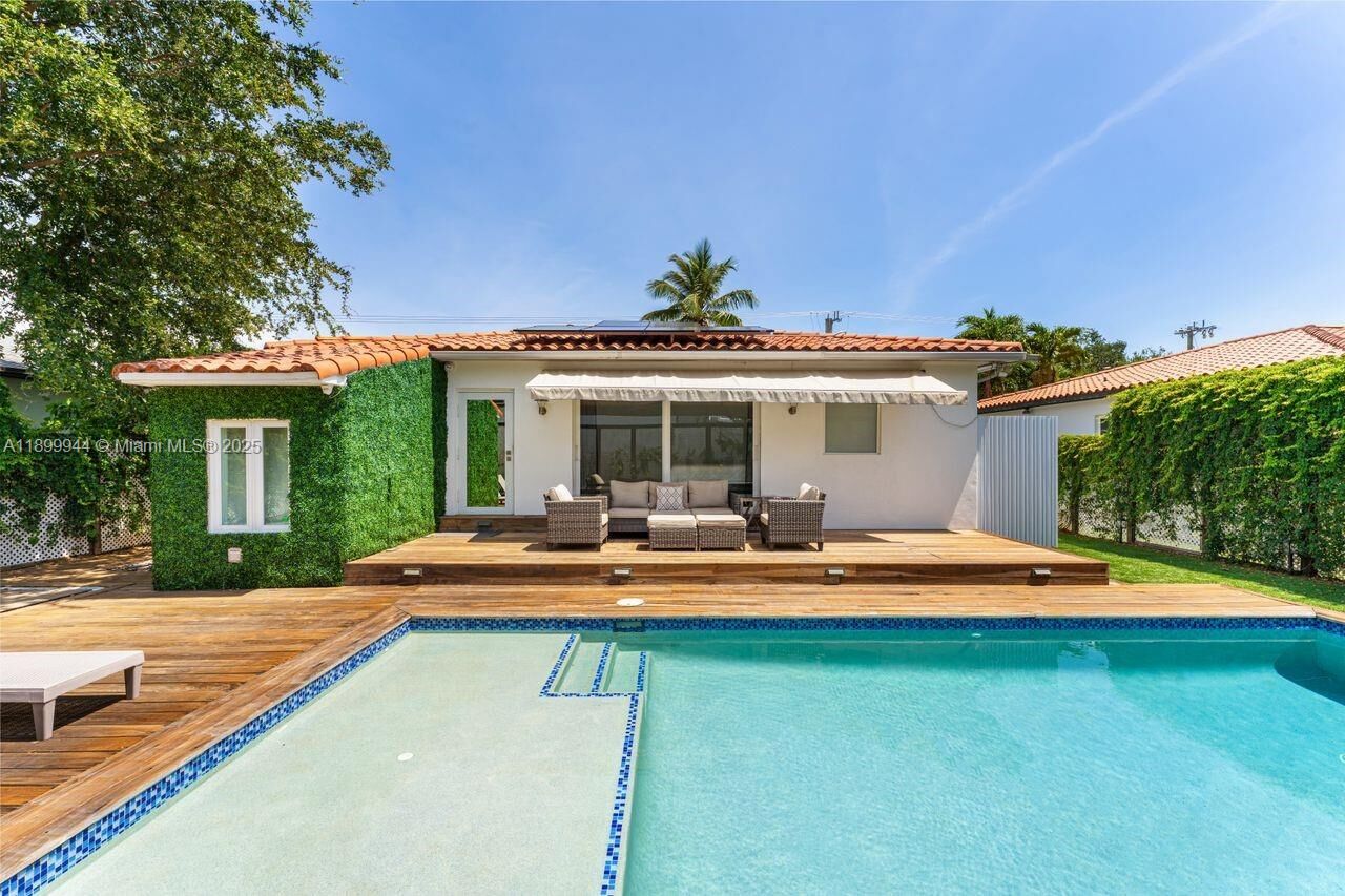 Property Photo:  646 NE 83rd St  FL 33138 