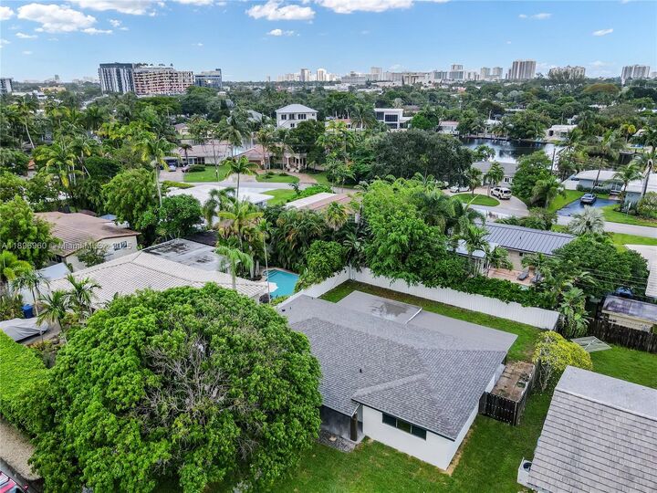 Property Photo:  2816 NE 18th Ter  FL 33306