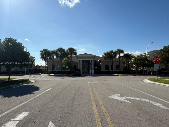 Property Photo:  484 NE 5th St  FL 33034 