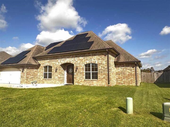 Property Photo: 1278 E Eagles Nest Drive E LA 70611