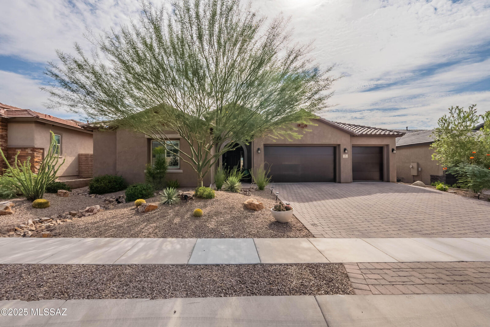 Property Photo: 365 W Red Ribbon Lane AZ 85755