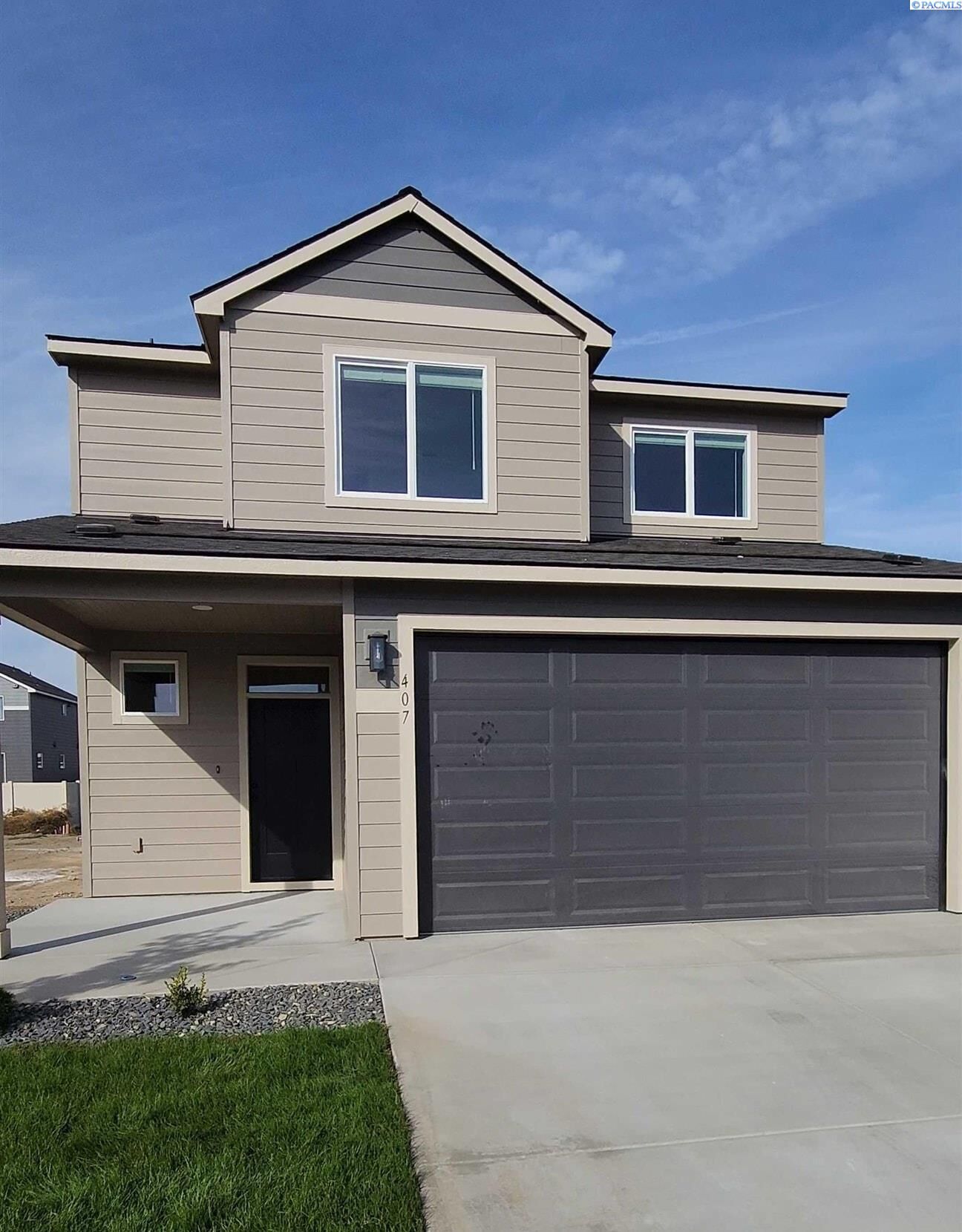 Property Photo:  407 Amberly Ave  WA 98930 