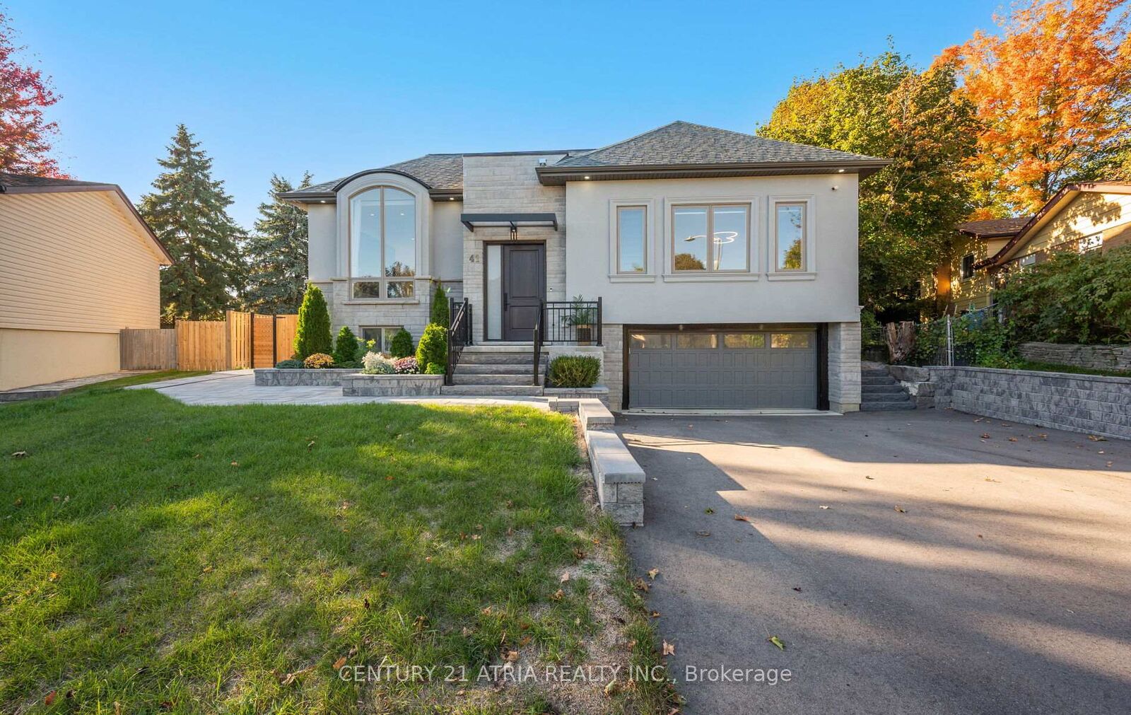 Photo de la propriété:  41 Sir Bodwin Place  ON L1P 2X7