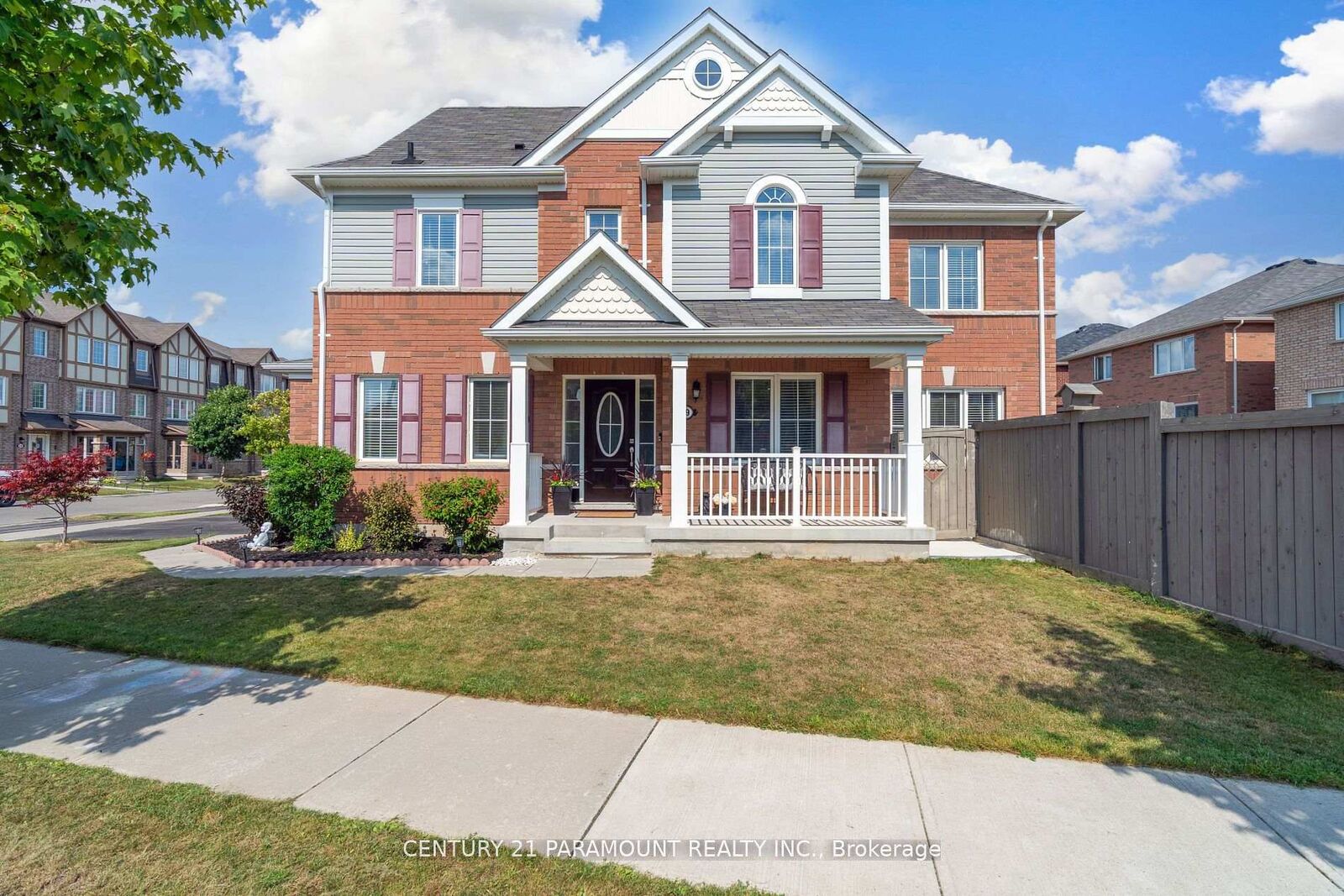 Property Photo:  39 Fenchurch Drive  ON L7A 4G1