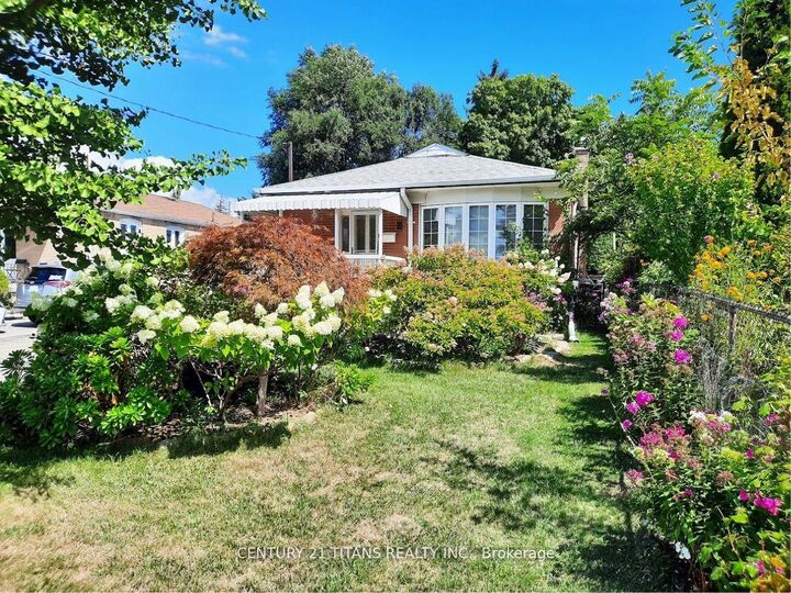 Photo de la propriété:  3 Saugeen Crescent  ON M1K 3M8