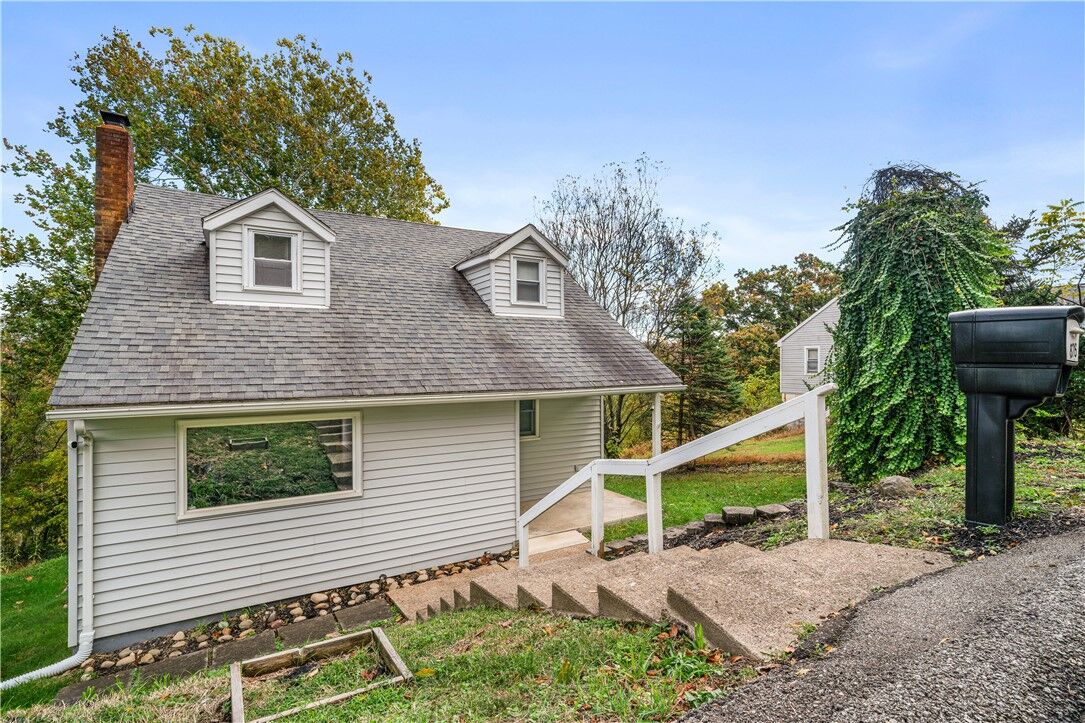 Property Photo: 876 Sylvan Ave PA 15137