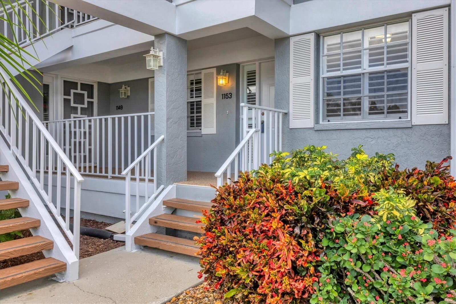 Property Photo:  1153 Edgewater Circle  FL 34209 