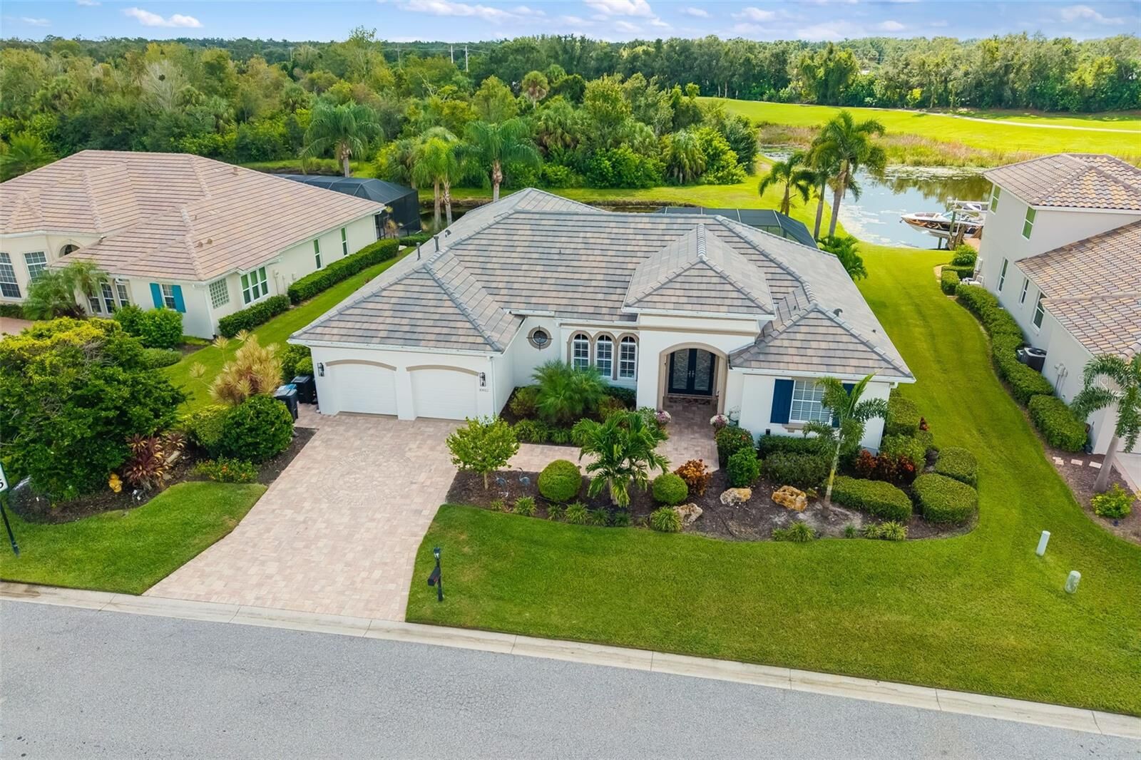 Property Photo: 10812 Winding Stream Way FL 34212