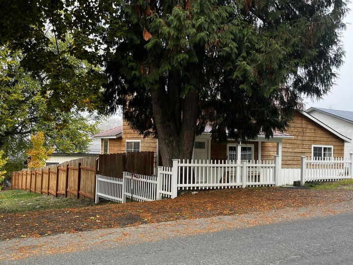 Property Photo: 743 N Elm St WA 99114