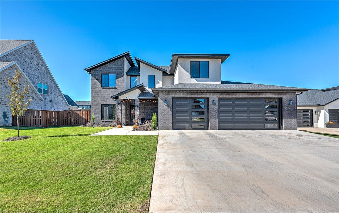 Property Photo: 4202 S 87th Place AR 72713