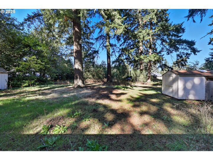 Property Photo:  12825 SE Lincoln St  OR 97233