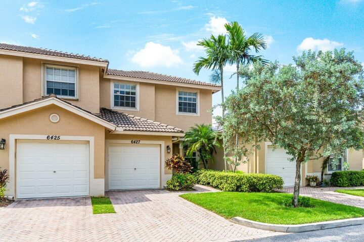 Property Photo: 6427 Park Lake Circle FL 33437