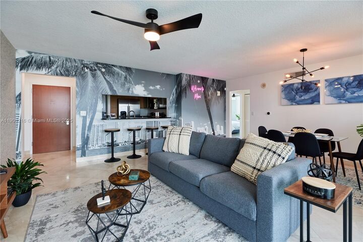 Property Photo:  31 SE 5th St 3201  FL 33131
