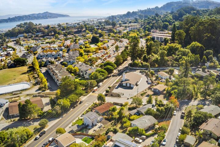 Property Photo:  16 Dutton Court  CA 94965