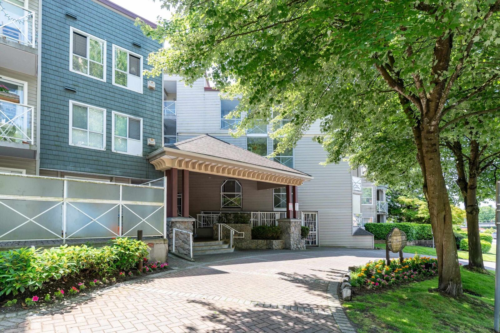 Property Photo:  528 Rochester Avenue 404  BC V3K 7A5