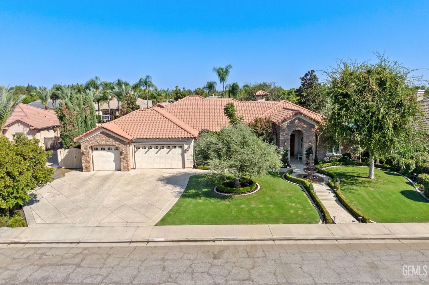 Property Photo:  15918 Clos Du Val Avenue  CA 93314