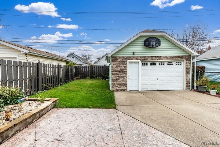 Property Photo:  277 Westgate Road  NY 14217