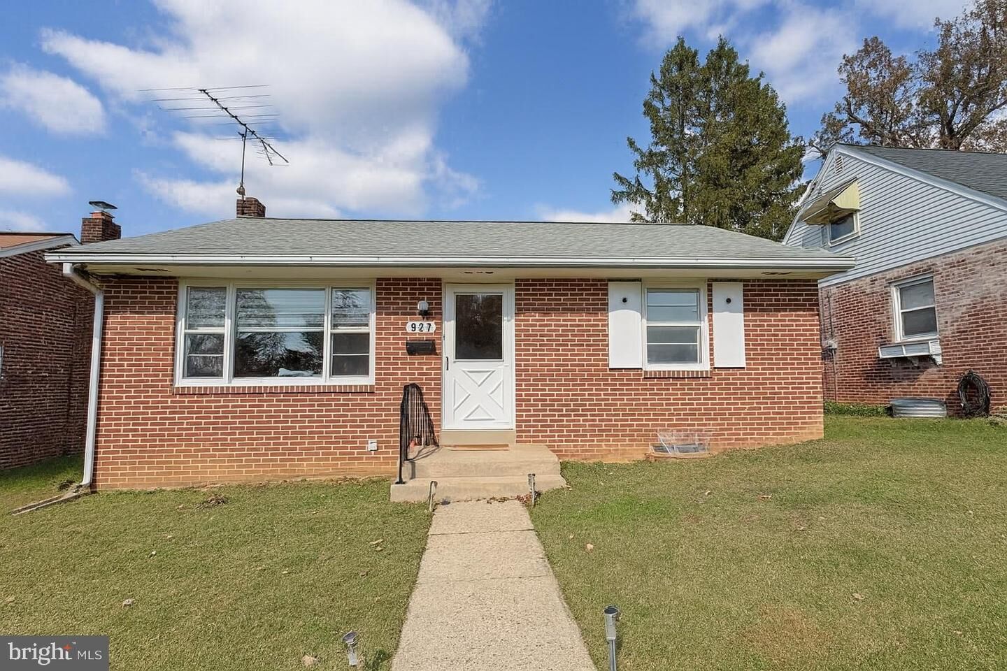 Property Photo:  927 Rolridge Avenue  PA 17603