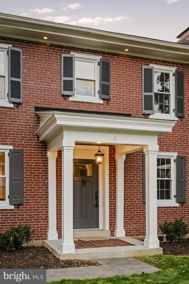 Property Photo:  110 E Pine Street  PA 17522