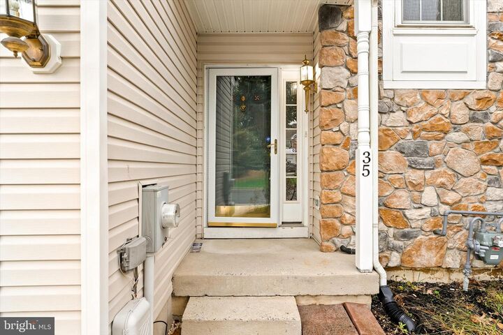 Property Photo:  35 Farmington Court  NJ 08505 