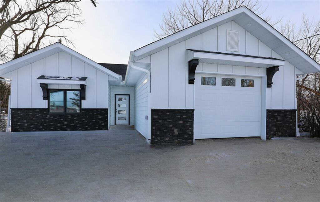 Property Photo:  3 12 Road North  MB R0A 1P0 
