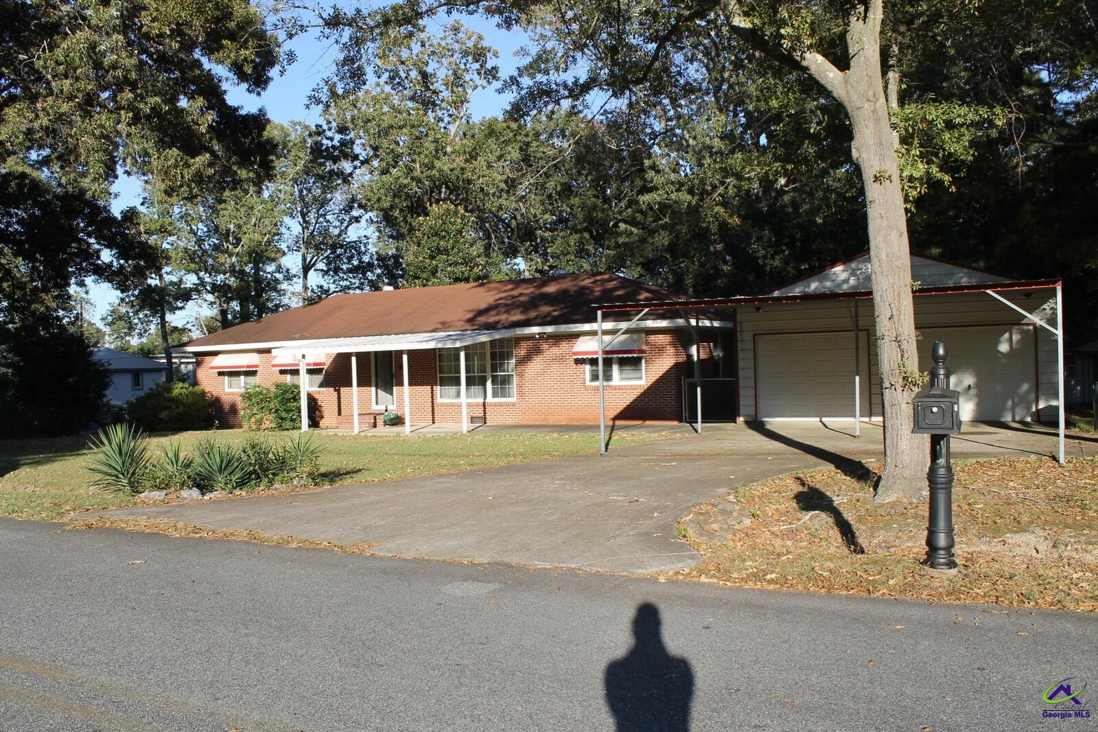 Property Photo:  102 Dennis Drive  GA 31093 