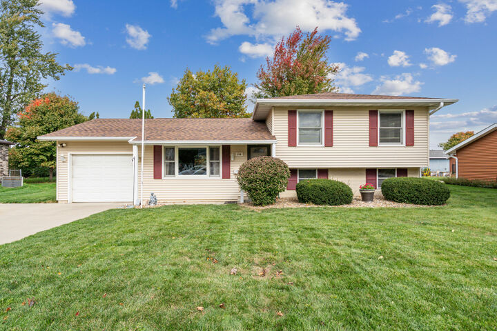 114 Thunderbird Drive  Marshalltown IA 50158 photo