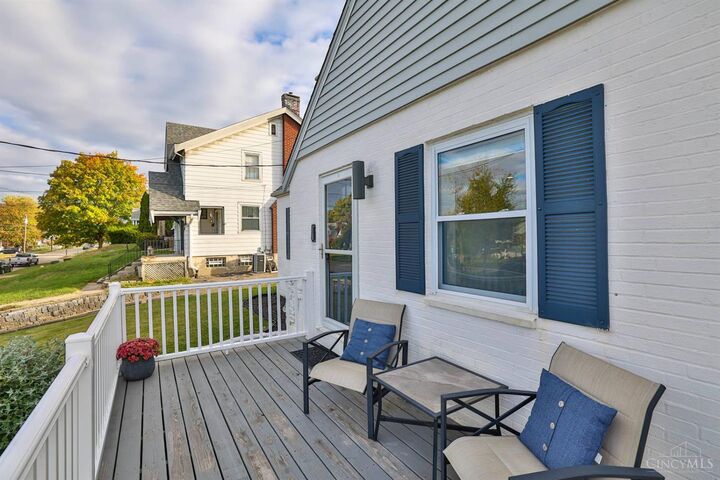 Property Photo: 7806 Lake Avenue OH 45236