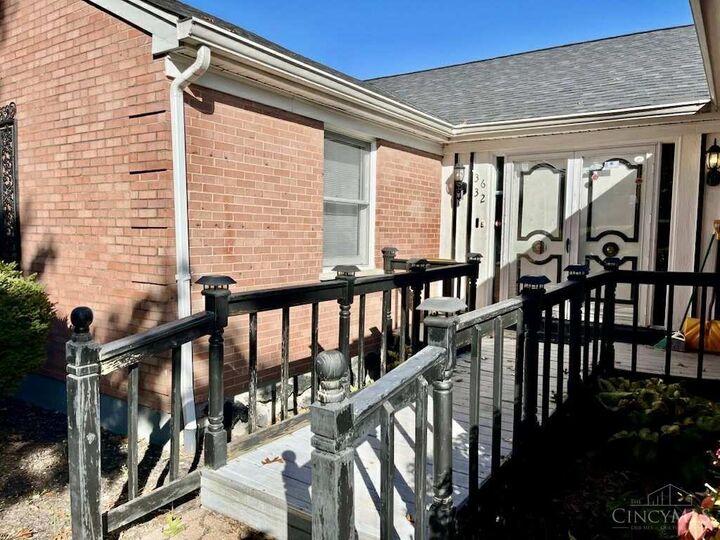 Property Photo: 3632 Crestnoll Lane OH 45211