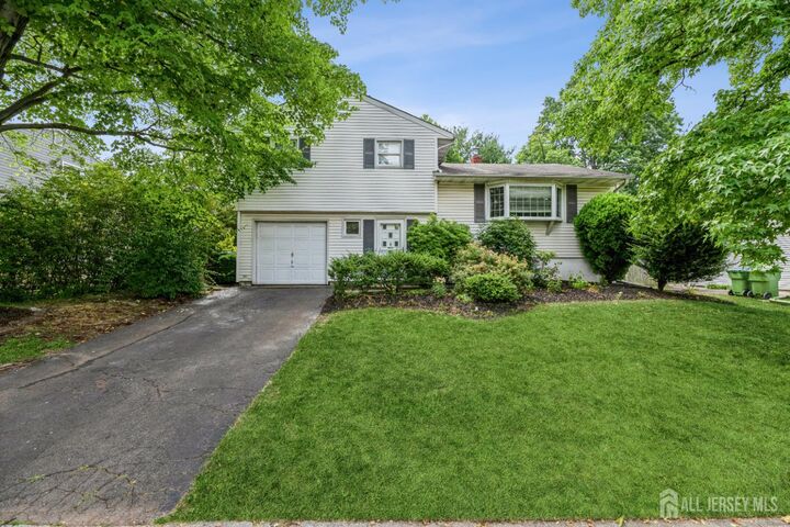 28 Price Drive  Edison NJ 08817 photo