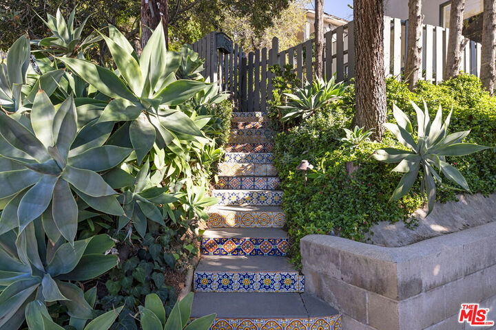Property Photo:  2342 Earl St  CA 90039