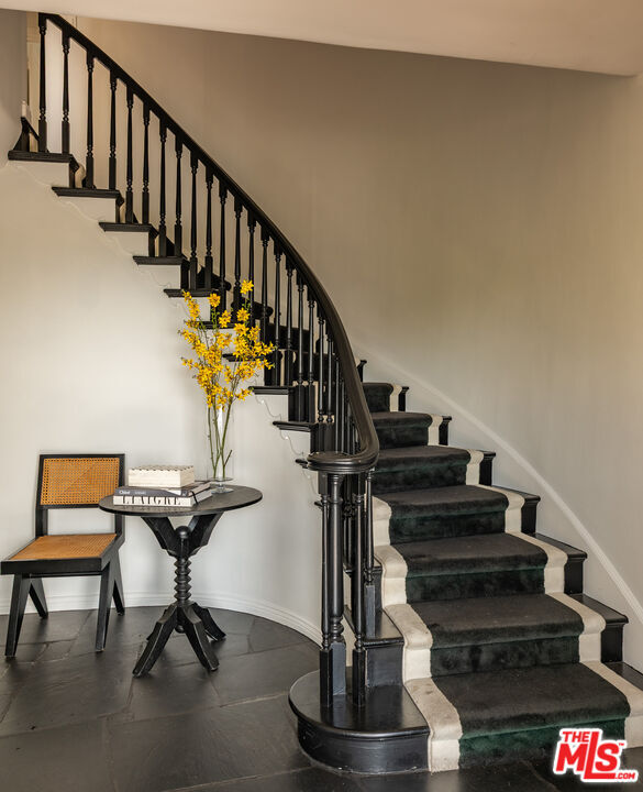Property Photo:  1455 Belfast Dr  CA 90069