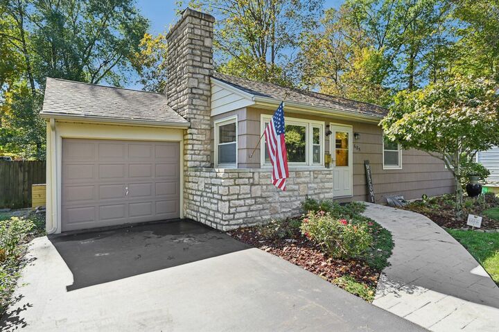 Property Photo:  685 Yaronia N Drive  OH 43214
