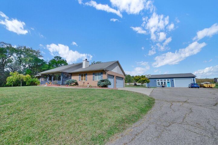 Property Photo: 4910 Deeds Road OH 43023