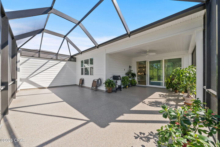 Property Photo:  9052 Parrot Place  FL 32413