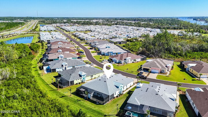 Property Photo: 9052 Parrot Place FL 32413