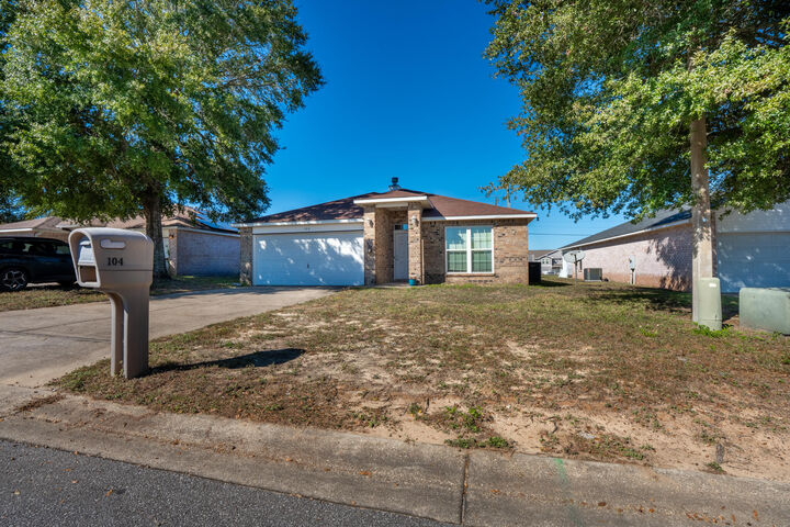 Property Photo: 104 Sandstone Trail FL 32539