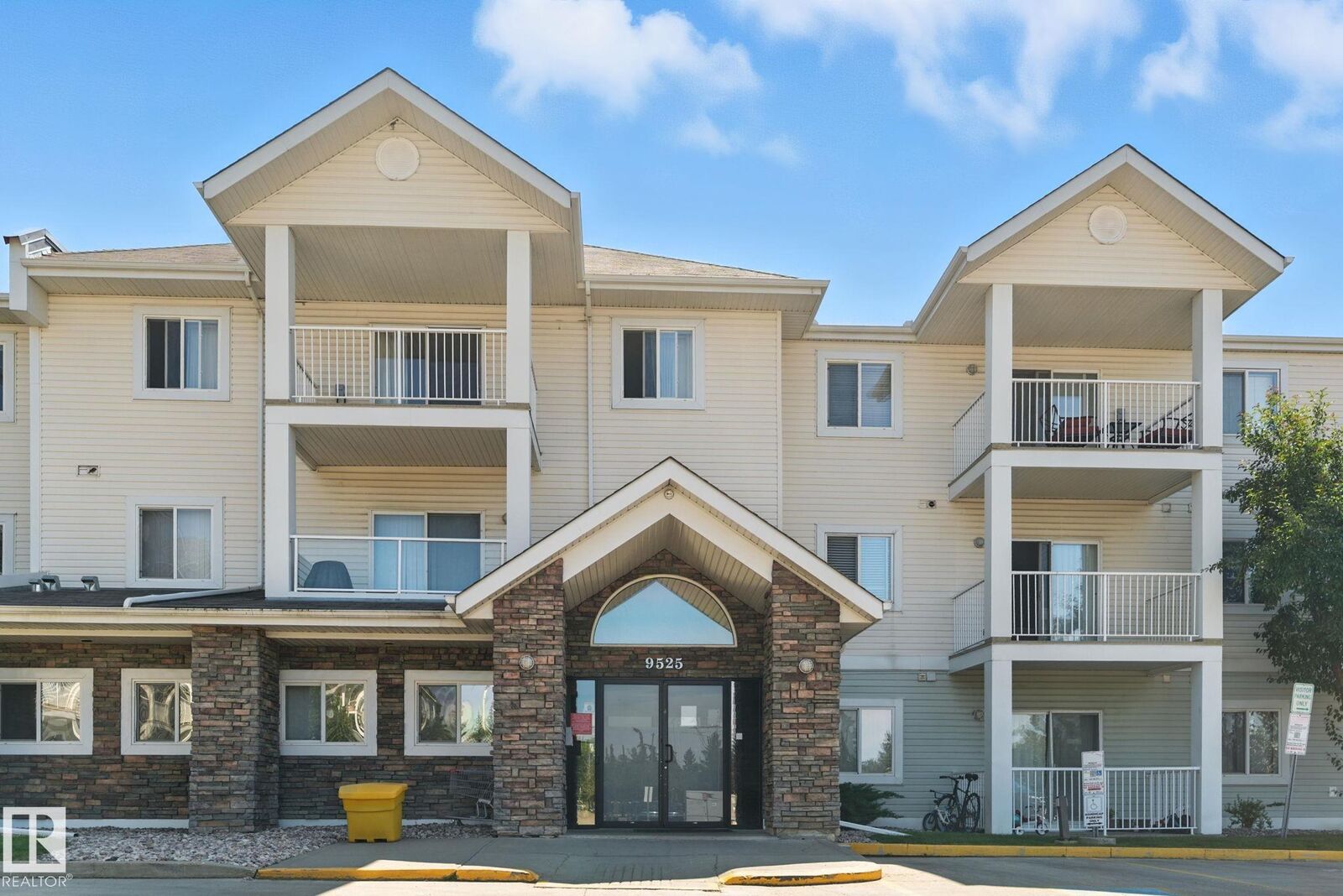 Photo de la propriété:  9525 162 Avenue NW 327  AB T5Z 3V2