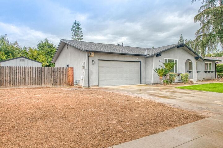 Property Photo:  2058 W Vartikian Avenue  CA 93711