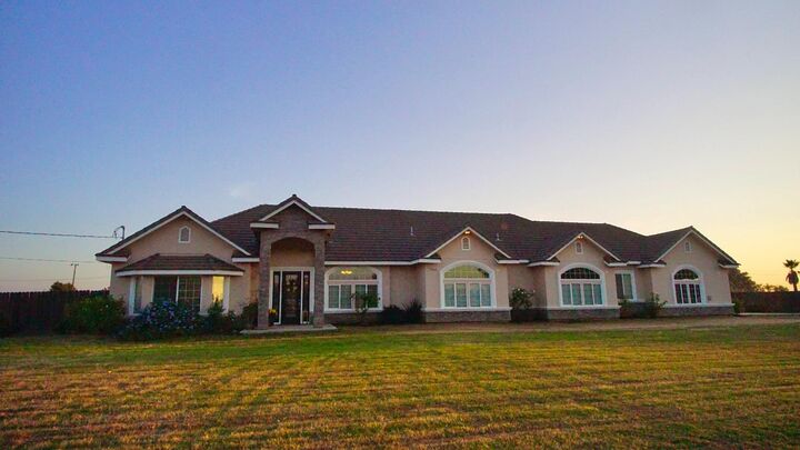 Property Photo:  25162 Burton Way  CA 93638