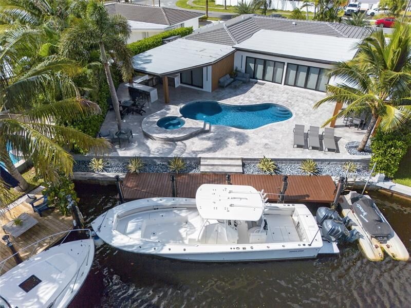 Property Photo: 160 SE 3rd Ct FL 33060