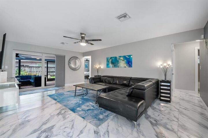 Property Photo:  600 NW 22nd Ct  FL 33311 